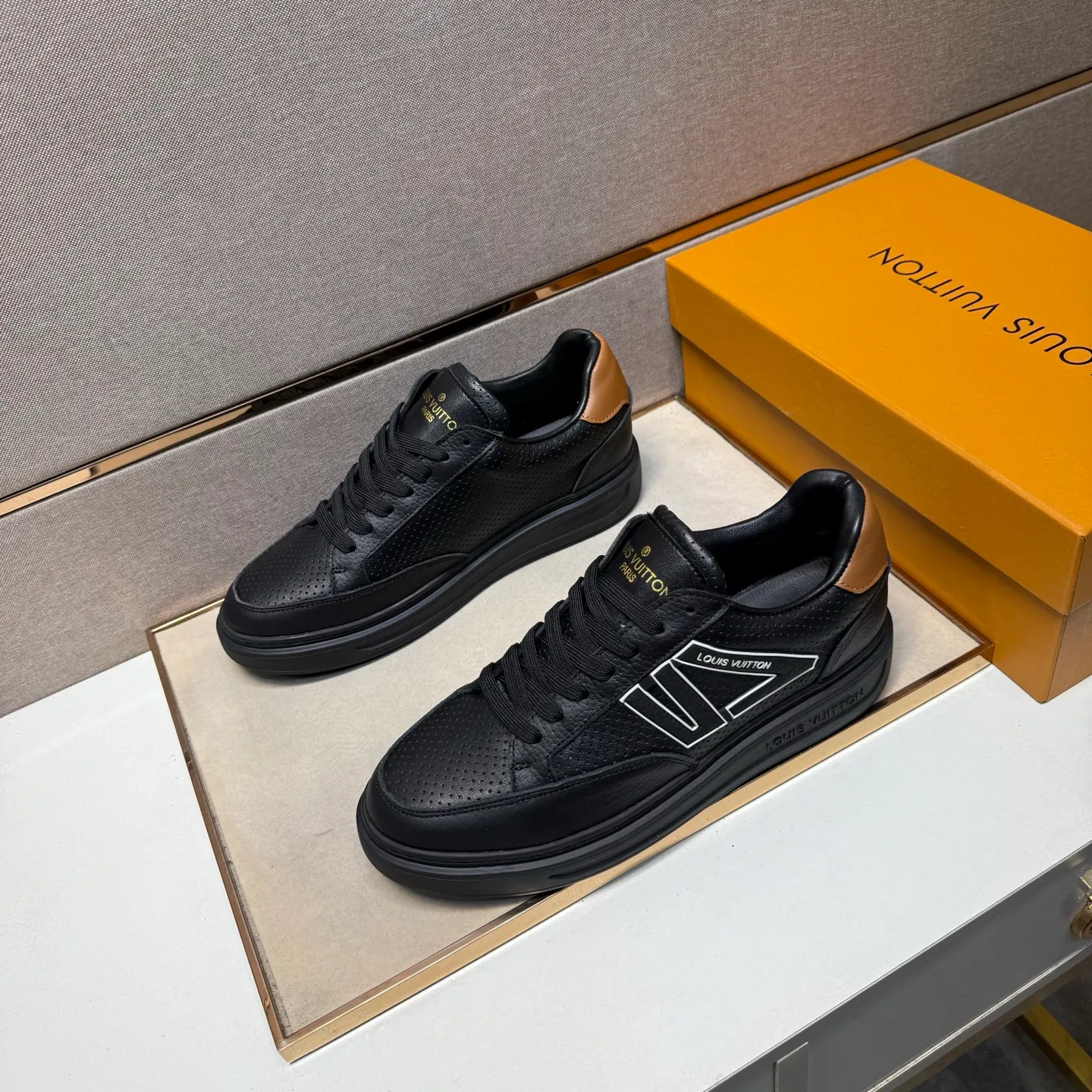 ⬛️Men's shoes 💰p420 [LV～] Men's casual shoes 2025z cabinet sales simultaneously 🔶Size: 38-44 #️⃣ 🔷6 colors🔜The upper is made of multi-material splicing ➕Genuine leather lining, comfortable and breathable, sole: original comfortable and wear-resistant outsole, ⚠️Real thing📱Photographed🎬The real thing is better📢📢📢